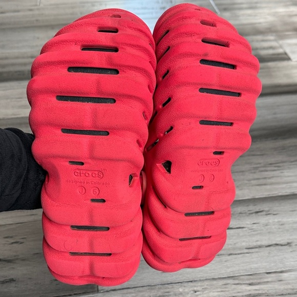 CROCS Men Vibrant Red Water Shoes - Picture 8 of 12